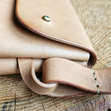Load image into Gallery viewer, vegetable tanned leather, vegetable tanned leather handbag, natural leather, leather cross bag, leather hip bag, natural leather bag, leather craft, leather handmade bag