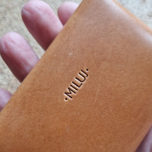 Load image into Gallery viewer, MINIPENĚ, kožená mini peněženka, leather wallet, mini wallet, vegetable tanned leather, unisex wallet, handmade wallet, handmade leather wallet, personal leather stamping, leather stamping, leather embossing