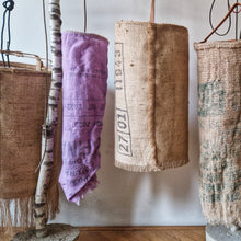 Load image into Gallery viewer, juta light, hand made light, lampa, juta lampa, sustainable brand, závěsná lampa, juta recycling