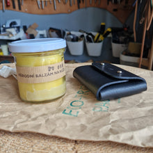 Load image into Gallery viewer, MINIPENĚ, kožená mini peněženka, leather wallet, mini wallet, vegetable tanned leather, unisex wallet, handmade wallet, handmade leather wallet, leather natural balm