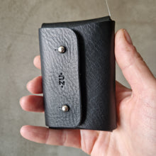 Load image into Gallery viewer, MINIPENĚ, kožená mini peněženka, leather wallet, mini wallet, vegetable tanned leather, unisex wallet, handmade wallet, handmade leather wallet