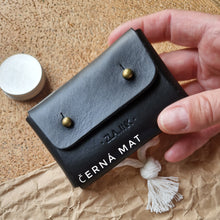 Load image into Gallery viewer, MINIPENĚ, kožená mini peněženka, leather wallet, mini wallet, vegetable tanned leather, unisex wallet, handmade wallet, handmade leather wallet