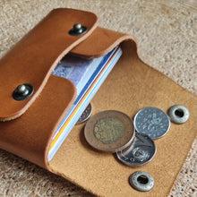 Load image into Gallery viewer, MINIPENĚ, kožená mini peněženka, leather wallet, mini wallet, vegetable tanned leather, unisex wallet, handmade wallet, handmade leather wallet