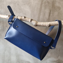 Načíst obrázek do prohlížeče Galerie, třísločiněná ledvinka, ruční výroba v Praze, handmade in Prague, ledvinka, hipbag, shoulder bag