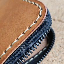 Načíst obrázek do prohlížeče Galerie, leather wallet, vegetable tanned leather, unisex leather wallet, hand made leather wallet, hand stiched wallet, vyrobeno v Praze
