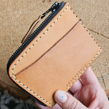 Načíst obrázek do prohlížeče Galerie, leather wallet, vegetable tanned leather, unisex leather wallet, hand made leather wallet, hand stiched wallet, vyrobeno v Praze