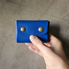 Load image into Gallery viewer, vegetable tanned leather, blue leather, nature leather, sustainable wallet, leather wallet, blue mini pene, blue wallet, modra trislocinena, trislocinena kuze, trislocinena, mini pene