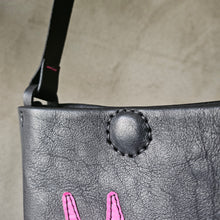 Load image into Gallery viewer, black pouch, victory bag, filtr a mír, černá kabelka do divadla, vegetable tanned leather, upcyklace