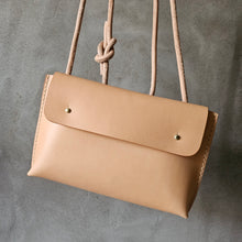 Load image into Gallery viewer, nature leather pouch, natureleather, binding pouch, handmade in Prague, handmade leather craft, leather craft, vegetable tanned leather