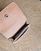 Načíst obrázek do prohlížeče Galerie, leather wallet, vegetable tanned leather, tuscany leather, mini wallet, kožená peněženka, malá peněženka, kožený výrobek, petevesela, tvorim,