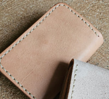 Načíst obrázek do prohlížeče Galerie, leather wallet, vegetable tanned leather, tuscany leather, mini wallet, kožená peněženka, malá peněženka, kožený výrobek, petevesela, tvorim,