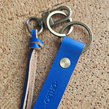 Load image into Gallery viewer, leather keyholder, leather accesories, small leather things, vegetabletanned leather, leather brand, key holder, klíčenka, kožená klíčenka, kožené doplňky