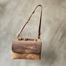Load image into Gallery viewer, vegetable tanned leather, leather bags, handcrafted, leather handcraft, kozene kabelky, vyrobeno s laskou, made with love, rucni vyroba, zakazkova vyroba, made to order, slowfashion, sustainable fashion, we care, no planet B, handmadeleatherbag, crafted with care, vintage vibes, vintage brown leather, uniquehnadbag, timelessdesign, czechleathercraft