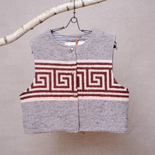 Načíst obrázek do prohlížeče Galerie, upcycling fashion, upcycling from prague, upcycling clothing, upcycling sweater, Jesus screen print patch, Jesus screen print, upcycling brand, upcycling with love, upcyklovaný svetr, upcyklace s laskou, sitotisk Jezis, svetr s potiskem, upcyklovaná móda, upcyklovana moda,