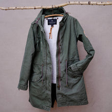 Načíst obrázek do prohlížeče Galerie, upcycling fashion, upcycling from prague, upcycling clothing, upcycling sweater, Jesus screen print patch, Jesus screen print, upcycling brand, upcycling with love, upcyklovaný svetr, upcyklace s laskou, sitotisk Jezis, svetr s potiskem, upcyklovaná móda, upcyklovana moda,