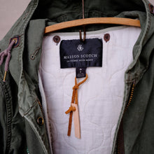 Načíst obrázek do prohlížeče Galerie, upcycling fashion, upcycling from prague, upcycling clothing, upcycling sweater, Jesus screen print patch, Jesus screen print, upcycling brand, upcycling with love, upcyklovaný svetr, upcyklace s laskou, sitotisk Jezis, svetr s potiskem, upcyklovaná móda, upcyklovana moda,