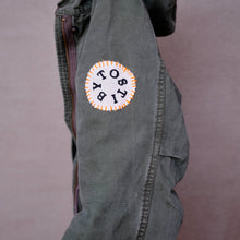 Načíst obrázek do prohlížeče Galerie, upcycling fashion, upcycling from prague, upcycling clothing, upcycling sweater, Jesus screen print patch, Jesus screen print, upcycling brand, upcycling with love, upcyklovaný svetr, upcyklace s laskou, sitotisk Jezis, svetr s potiskem, upcyklovaná móda, upcyklovana moda,