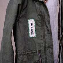 Načíst obrázek do prohlížeče Galerie, upcycling fashion, upcycling from prague, upcycling clothing, upcycling sweater, Jesus screen print patch, Jesus screen print, upcycling brand, upcycling with love, upcyklovaný svetr, upcyklace s laskou, sitotisk Jezis, svetr s potiskem, upcyklovaná móda, upcyklovana moda,