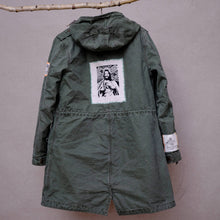 Načíst obrázek do prohlížeče Galerie, upcycling fashion, upcycling from prague, upcycling clothing, upcycling sweater, Jesus screen print patch, Jesus screen print, upcycling brand, upcycling with love, upcyklovaný svetr, upcyklace s laskou, sitotisk Jezis, svetr s potiskem, upcyklovaná móda, upcyklovana moda,