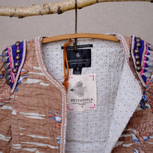 Načíst obrázek do prohlížeče Galerie, upcycling fashion, upcycling from prague, upcycling clothing, upcycling sweater, Jesus screen print patch, Jesus screen print, upcycling brand, upcycling with love, upcyklovaný svetr, upcyklace s laskou, sitotisk Jezis, svetr s potiskem, upcyklovaná móda, upcyklovana moda,