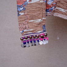 Načíst obrázek do prohlížeče Galerie, upcycling fashion, upcycling from prague, upcycling clothing, upcycling sweater, Jesus screen print patch, Jesus screen print, upcycling brand, upcycling with love, upcyklovaný svetr, upcyklace s laskou, sitotisk Jezis, svetr s potiskem, upcyklovaná móda, upcyklovana moda,