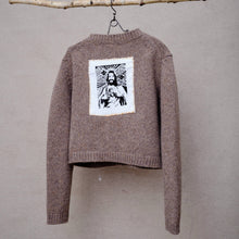 Načíst obrázek do prohlížeče Galerie, upcycling fashion, upcycling from prague, upcycling clothing, upcycling sweater, Jesus screen print patch, Jesus screen print, upcycling brand, upcycling with love, upcyklovaný svetr, upcyklace s laskou, sitotisk Jezis, svetr s potiskem, upcyklovaná móda, upcyklovana moda,