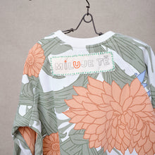 Načíst obrázek do prohlížeče Galerie, upcycling fashion, upcycling from prague, upcycling clothing, upcycling sweater, Jesus screen print patch, Jesus screen print, upcycling brand, upcycling with love, upcyklovaný svetr, upcyklace s laskou, sitotisk Jezis, svetr s potiskem, upcyklovaná móda, upcyklovana moda,