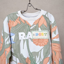 Načíst obrázek do prohlížeče Galerie, upcycling fashion, upcycling from prague, upcycling clothing, upcycling sweater, Jesus screen print patch, Jesus screen print, upcycling brand, upcycling with love, upcyklovaný svetr, upcyklace s laskou, sitotisk Jezis, svetr s potiskem, upcyklovaná móda, upcyklovana moda,