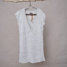 Načíst obrázek do prohlížeče Galerie, upcycling fashion, upcycling from prague, upcycling clothing, upcycling sweater, Jesus screen print patch, Jesus screen print, upcycling brand, upcycling with love, upcyklovaný svetr, upcyklace s laskou, sitotisk Jezis, svetr s potiskem, upcyklovaná móda, upcyklovana moda,