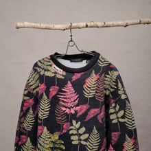 Načíst obrázek do prohlížeče Galerie, upcycling fashion, upcycling from prague, upcycling clothing, upcycling sweater, Jesus screen print patch, Jesus screen print, upcycling brand, upcycling with love, upcyklovaný svetr, upcyklace s laskou, sitotisk Jezis, svetr s potiskem, upcyklovaná móda, upcyklovana moda,