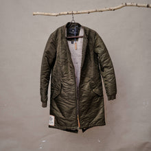 Načíst obrázek do prohlížeče Galerie, upcycling fashion, upcycling from prague, upcycling clothing, upcycling sweater, Jesus screen print patch, Jesus screen print, upcycling brand, upcycling with love, upcyklovaný svetr, upcyklace s laskou, sitotisk Jezis, svetr s potiskem, upcyklovaná móda, upcyklovana moda,