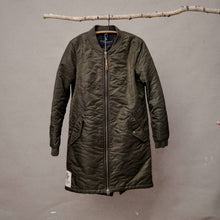 Načíst obrázek do prohlížeče Galerie, upcycling fashion, upcycling from prague, upcycling clothing, upcycling sweater, Jesus screen print patch, Jesus screen print, upcycling brand, upcycling with love, upcyklovaný svetr, upcyklace s laskou, sitotisk Jezis, svetr s potiskem, upcyklovaná móda, upcyklovana moda,