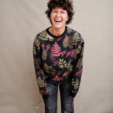 Načíst obrázek do prohlížeče Galerie, upcycling fashion, upcycling from prague, upcycling clothing, upcycling sweater, Jesus screen print patch, Jesus screen print, upcycling brand, upcycling with love, upcyklovaný svetr, upcyklace s laskou, sitotisk Jezis, svetr s potiskem, upcyklovaná móda, upcyklovana moda,