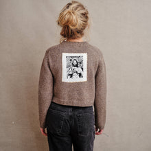 Načíst obrázek do prohlížeče Galerie, upcycling fashion, upcycling from prague, upcycling clothing, upcycling sweater, Jesus screen print patch, Jesus screen print, upcycling brand, upcycling with love, upcyklovaný svetr, upcyklace s laskou, sitotisk Jezis, svetr s potiskem, upcyklovaná móda, upcyklovana moda,