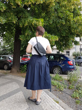 Načíst obrázek do prohlížeče Galerie, vegetable tanned leather, obálka, envelope bag, leather bag, vyrobeno v praze, kožená ledvinka, kožená kabelka