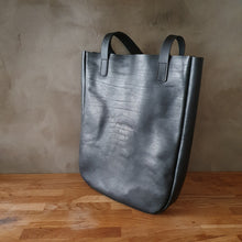 Načíst obrázek do prohlížeče Galerie, . NA RAMENO . kožená