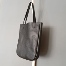 Načíst obrázek do prohlížeče Galerie, . NA RAMENO . kožená