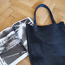 Načíst obrázek do prohlížeče Galerie, . NA RAMENO . kožená