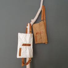 Load image into Gallery viewer, LEDVINKA PAPER PETE VESELA