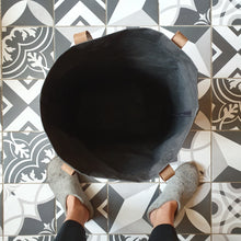 Load image into Gallery viewer, WASHPAPER IN HAND/SHOULDER