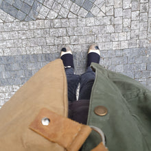 Load image into Gallery viewer, LEDVINKA PAPER PETE VESELA