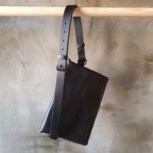 Load image into Gallery viewer, NEW ALL BLACK 28 – BELT BUCKLE