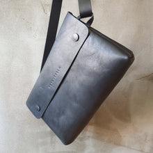 Load image into Gallery viewer, vegetable tanned leather, leather bag, black leather, handmade bags, made in prague, leather accossories, made with love