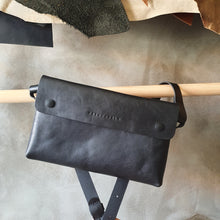 Load image into Gallery viewer, vegetable tanned leather, leather bag, black leather, handmade bags, made in prague, leather accossories, made with love