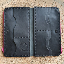 Načíst obrázek do prohlížeče Galerie, ručně šitá kožená peněženka, vegetable tanned leather wallet, kožená peněženka, ruční výroba, dámská peněženka, dámská kožená peněženka, handmade peněženka, leather handcraft, eco friendly packaging