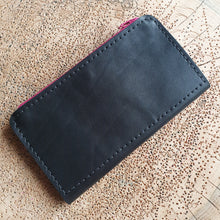 Načíst obrázek do prohlížeče Galerie, ručně šitá kožená peněženka, vegetable tanned leather wallet, kožená peněženka, ruční výroba, dámská peněženka, dámská kožená peněženka, handmade peněženka, leather handcraft