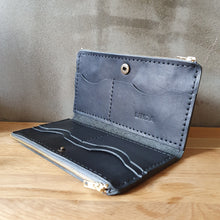 Načíst obrázek do prohlížeče Galerie, ručně šitá kožená peněženka, vegetable tanned leather wallet, kožená peněženka, ruční výroba, dámská peněženka, dámská kožená peněženka, handmade peněženka, leather handcraft, eco friendly packaging
