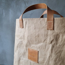 Load image into Gallery viewer, WASHPAPER IN HAND/SHOULDER