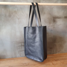 Načíst obrázek do prohlížeče Galerie, . NA RAMENO . kožená