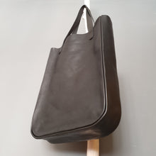 Načíst obrázek do prohlížeče Galerie, . NA RAMENO . kožená